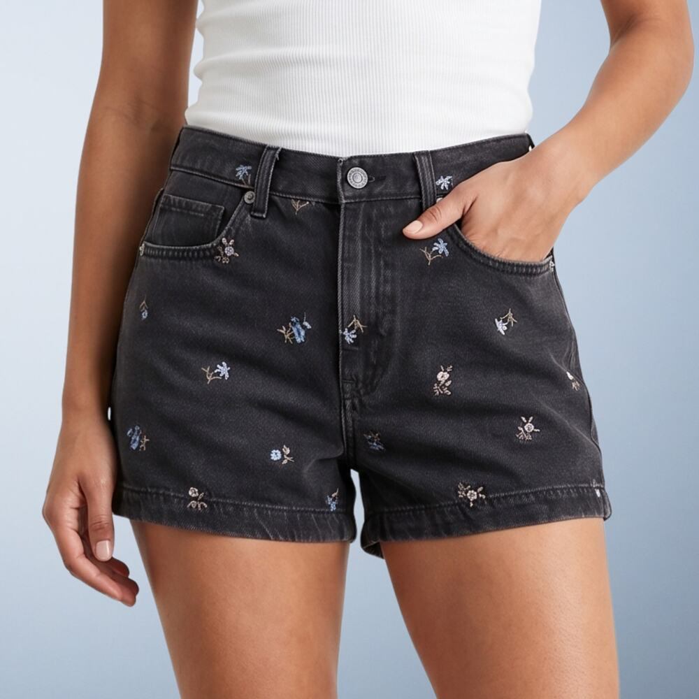 American Eagle Floral Embroidered High Rise Mom Shorts Washed Black Denim Size 8